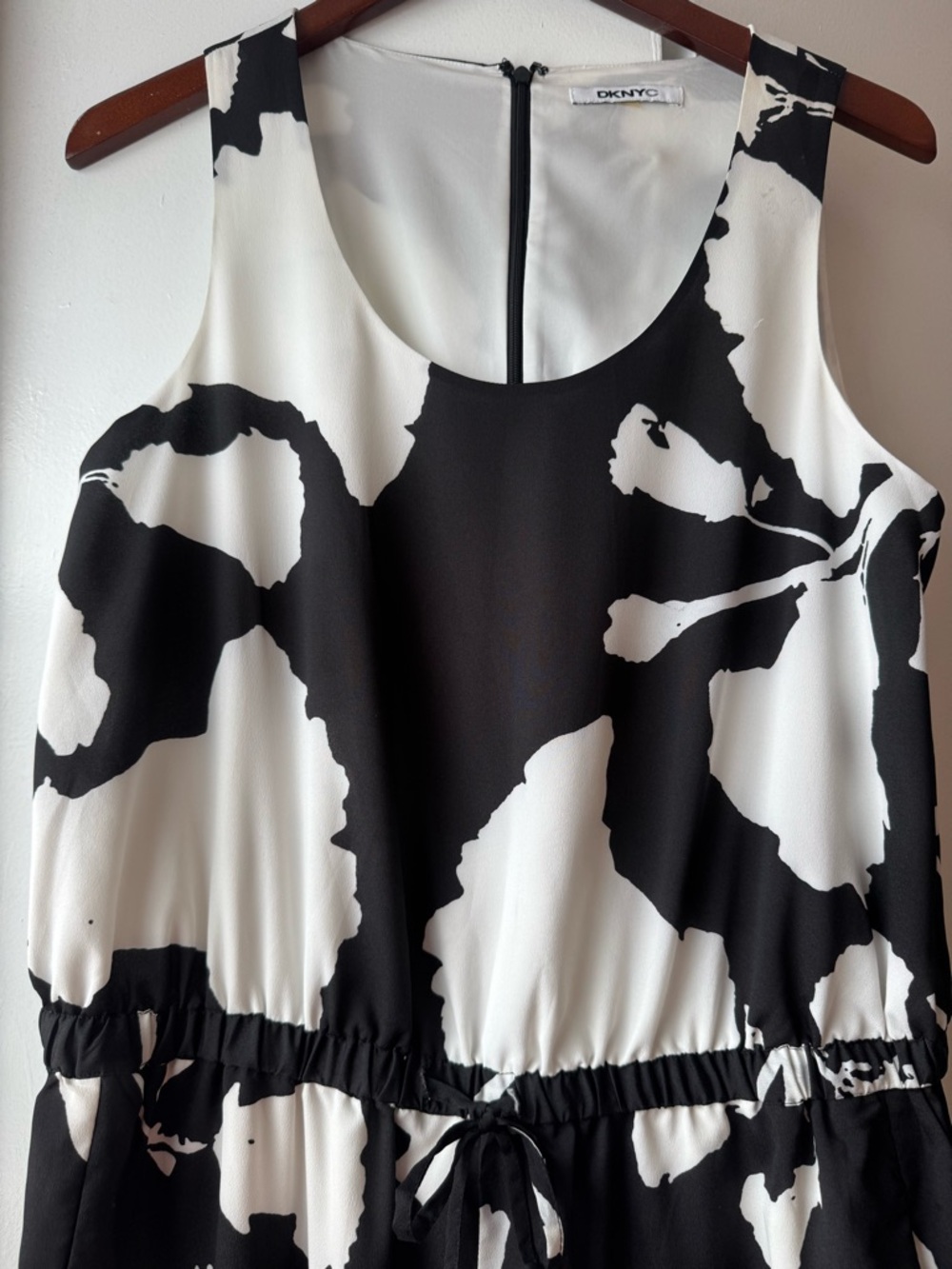 DKNY Black White Floral Jumpsuit Wide Leg Sleeveless Drawstring Waist Pock